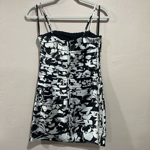 WHBM Black and White Floral Shutter Pleat Spaghetti Strap Cocktail Dress - Picture 4 of 6